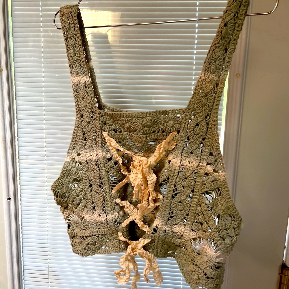 SMC5A  Olive and Beige Crochet Crop POL